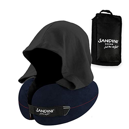 SANDINI TravelFix Hoodie Regular Size – Premium Reisekissen mit Verschluss/Nackenkissen mit ergonomischer Stützfunktion und integrierter Kapuze – Gratis Transporttasche mit Befestigungs-Clip