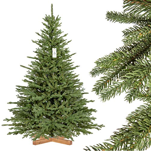 FairyTrees Weihnachtsbaum künstlich BAYERISCHE Tanne Premium, Material Mix aus Spritzguss & PVC, inkl. Holzständer, 180cm, FT23-180